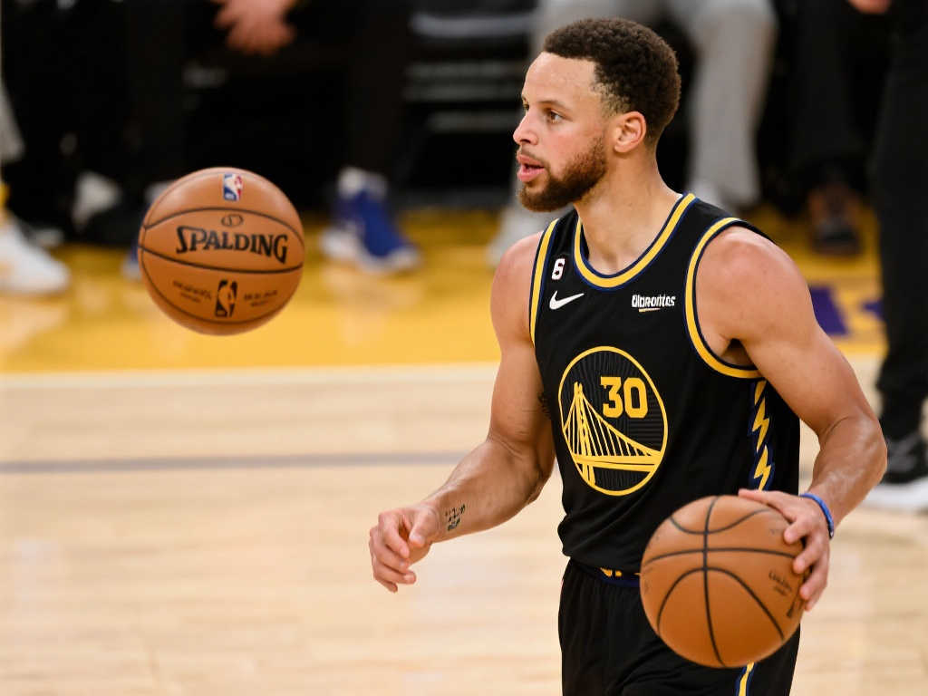 36岁库里状态下滑?失误频发遇里程碑低谷,勇士胜率跌破50% 36岁库里状态下滑?失误频发遇里程碑低谷,勇士胜率跌破50%